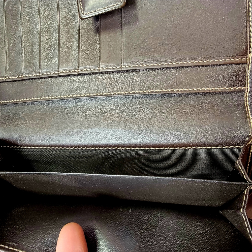 Gucci Brown and Gold Clutch with Iconic Monogram - Picture 5 of 6
